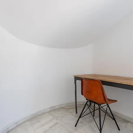 Blue Glass Penthouse In Center *