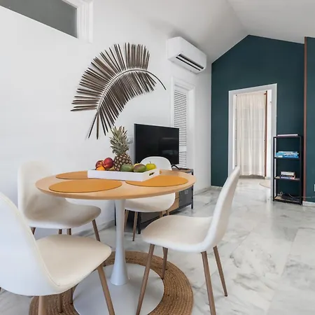 Apartment Blue Glass Penthouse In Center Marbella