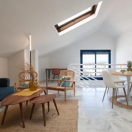 Blue Glass Penthouse In Center *