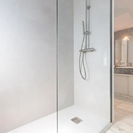 Blue Glass Penthouse In Center Apartman