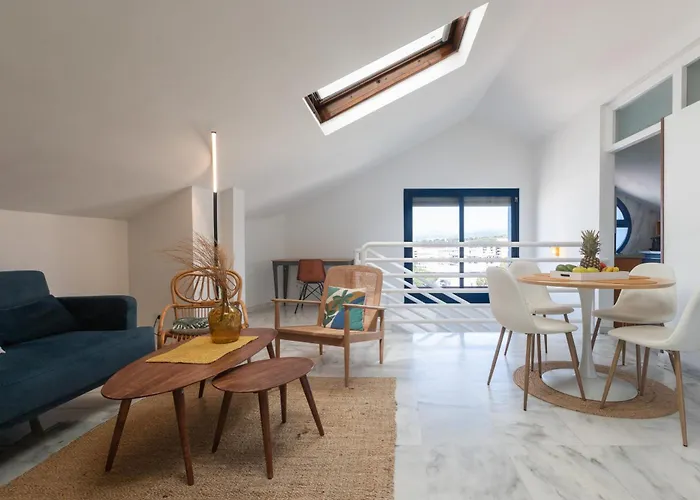 Blue Glass Penthouse In Center *