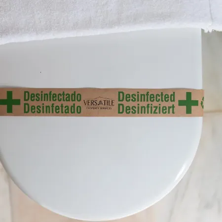 Blue Glass Penthouse In Center *