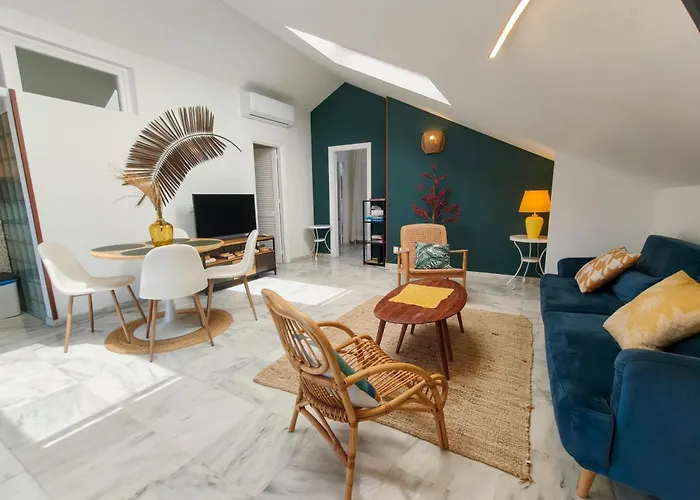 Blue Glass Penthouse In Center