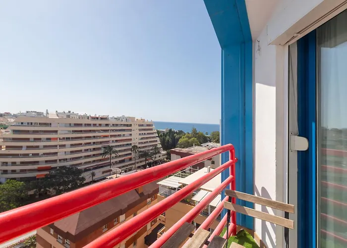 Blue Glass Penthouse In Center